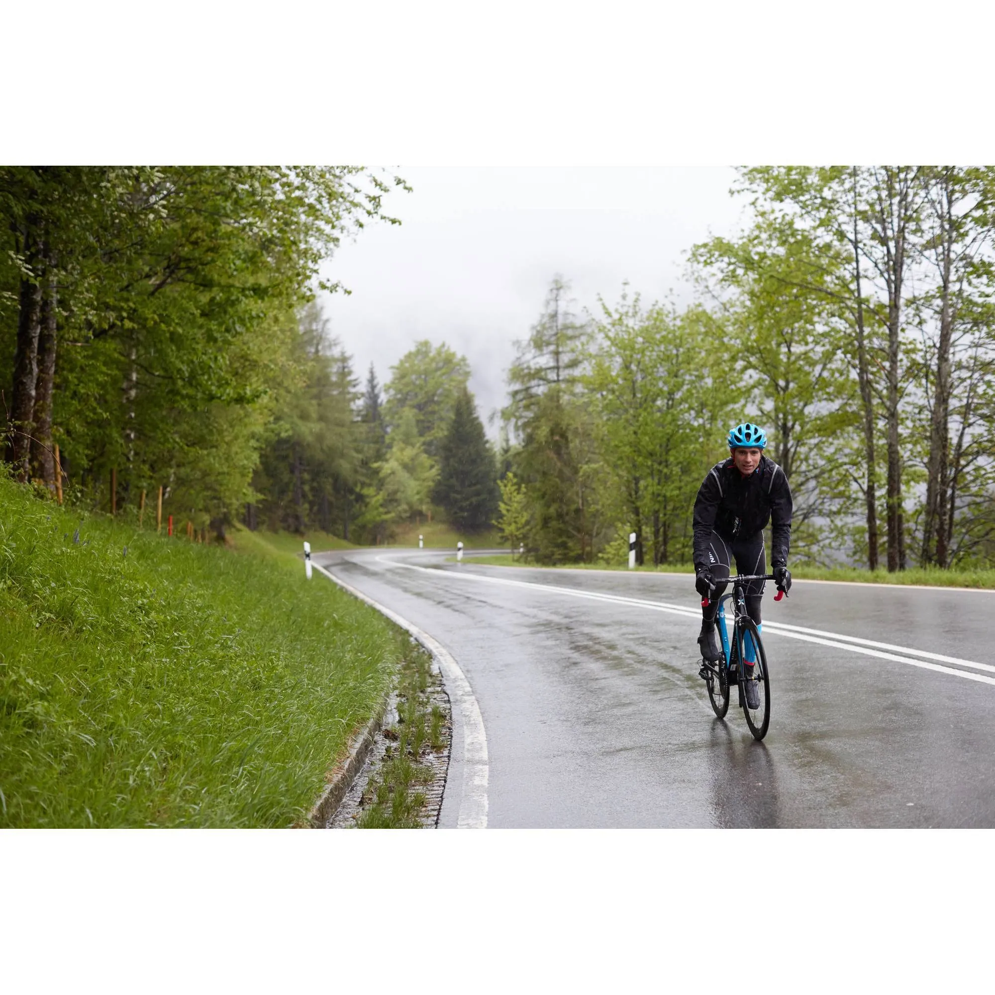 Cycling Rainproof Jacket 900