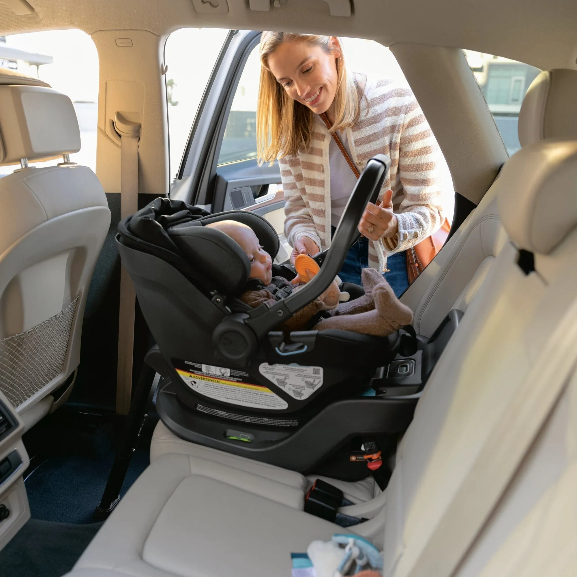 UPPAbaby Aria Lightweight Infant Car Seat   Base