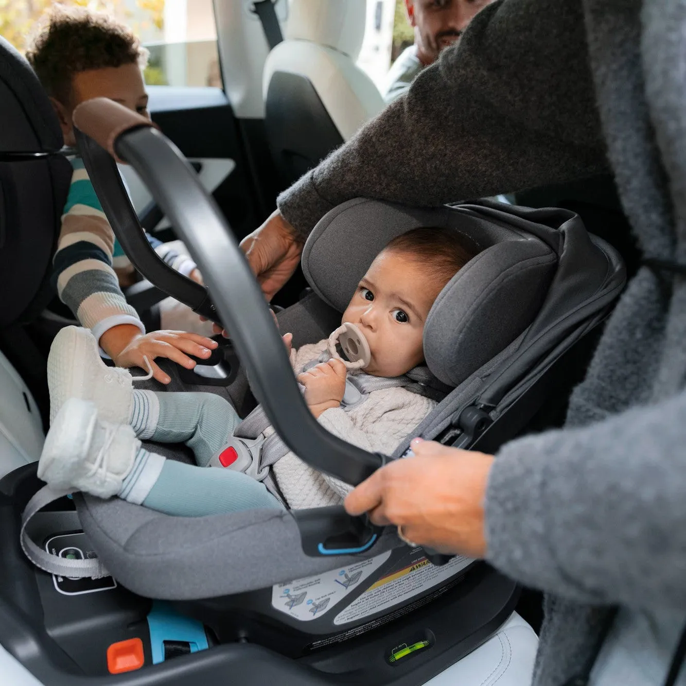 UPPAbaby Aria Lightweight Infant Car Seat   Base