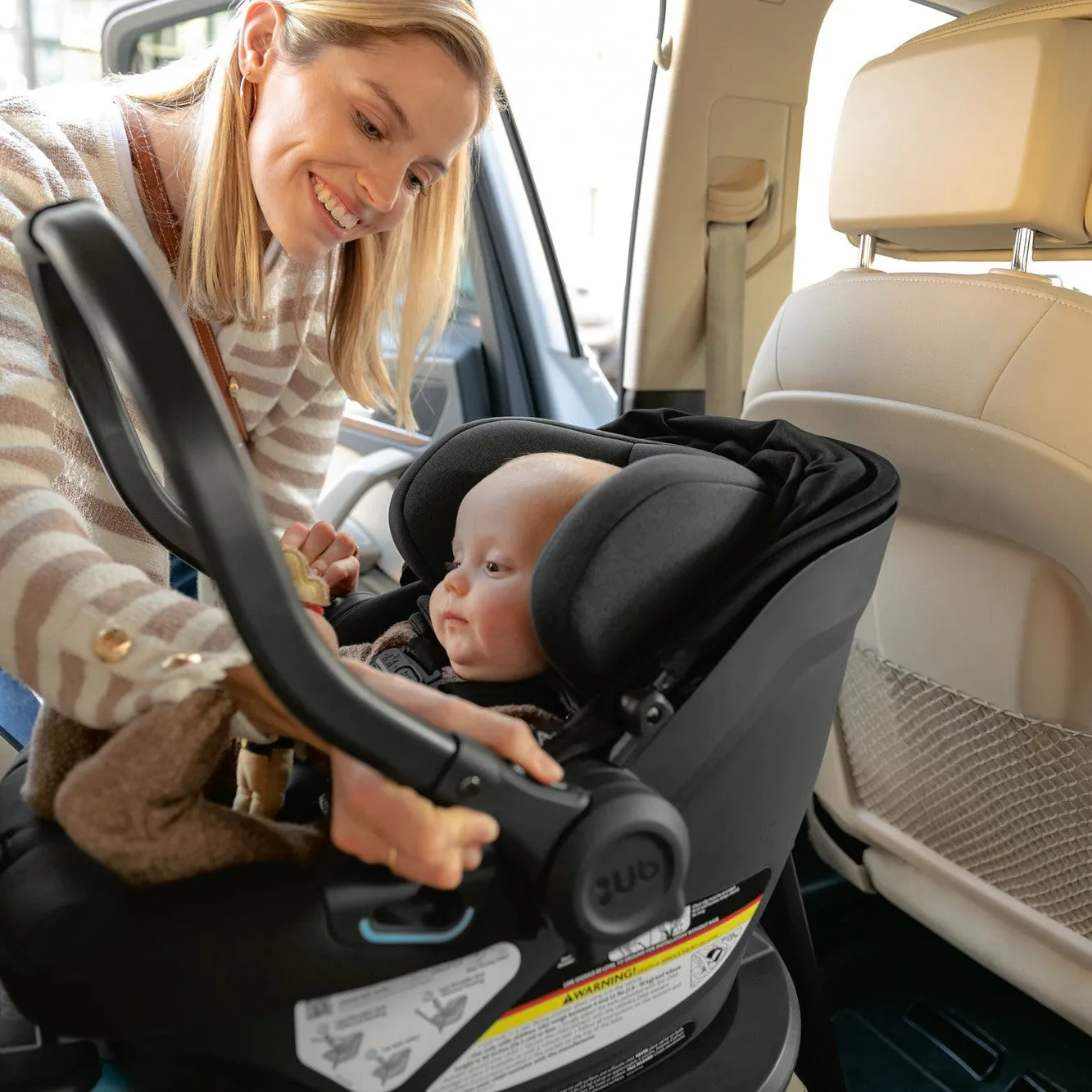 UPPAbaby Aria Lightweight Infant Car Seat   Base