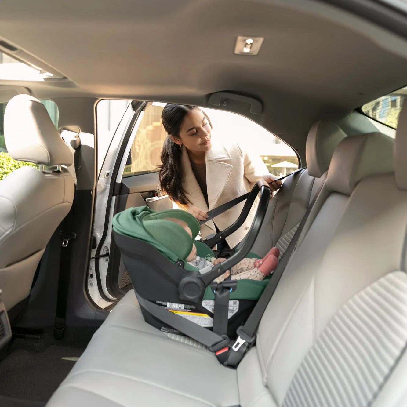 UPPAbaby Aria Lightweight Infant Car Seat   Base